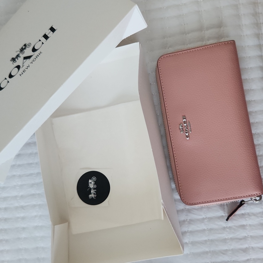Coach Accordion Wallet NWOT - Picture 5 of 7